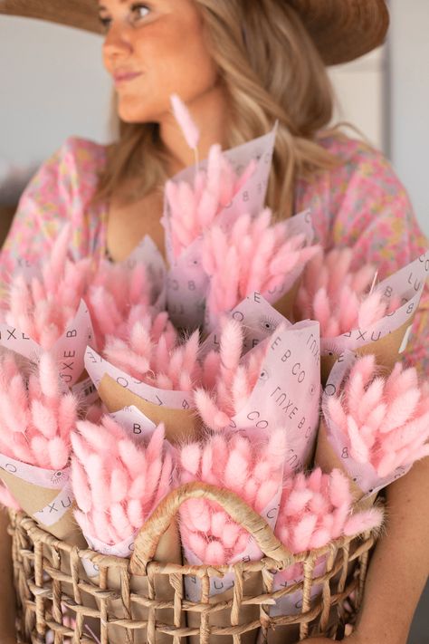 Bohemian Wedding Flowers, Party Table Settings, Girls Rooms, Bunny Tails, Flower Arrangements Simple, Pink Sale, Boho Wedding Decorations, Pink Bunny, Bunny Tail