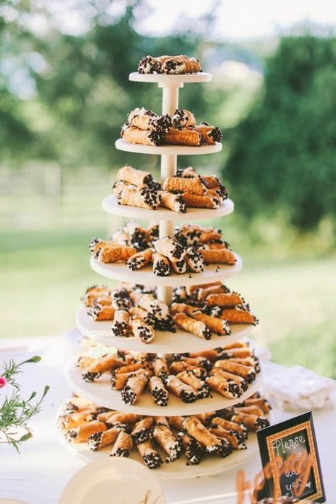 Scoop up cannoli from your fave local bakery for a delicious treat tower on your wedding day. Dessert Display Wedding, Buffet Dessert, Dessert Alternatives, Wedding Cake Pops, Wedding Cake Alternatives, Dessert Bar Wedding, Traditional Wedding Cakes, Non Traditional Wedding, Wedding Cake Ideas