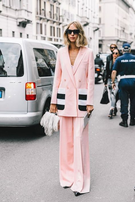 Milan Fashion Week Street Style, Street Style Fall Outfits, Mode Kimono, Blogger Street Style, Mens Fashion Edgy, Pink Suit, Easy Style, Milano Fashion Week, Looks Street Style