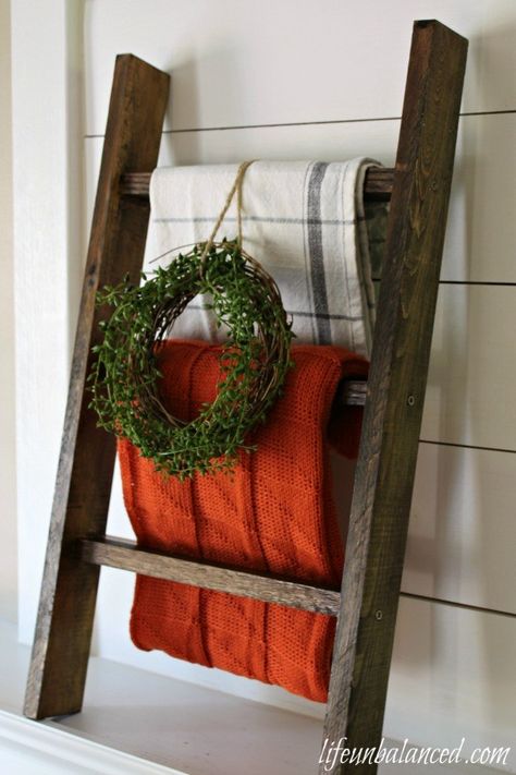 Tea Towel Ladder, Blanket Ladders, Mantle Decorating, Diy Tabletop, Ideas Entryway, Diy Blanket, Bathrooms Ideas, Rustic Ideas, Towel Ladder