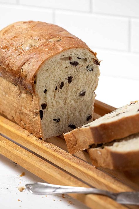 Classic Raisin Bread Homemade White Bread, Cinnamon Raisin Bread, Yeast Bread Recipes, Raisin Bread, Peanut Butter Sandwich, King Food, Cinnamon Raisin, Yeast Bread, Bread Machine Recipes