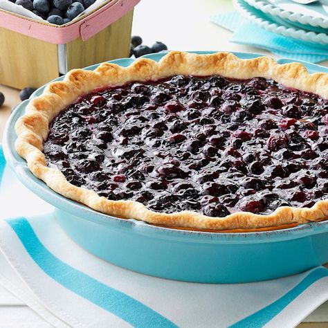 Contest-Winning Fresh Blueberry Pie 15 Minute Desserts, Fresh Blueberry Pie, Blueberry Pie Recipe, Food Fantasy, Fruit Pie, Blueberry Recipes, Perfect Pies, Blueberry Pie, Contest Winning