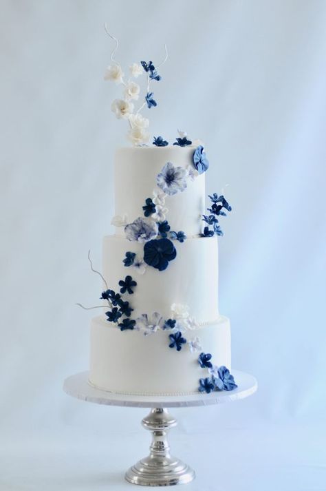 Periwinkle Wedding Cake, Simple Wedding Cake Blue, Wedding Cake White And Blue, Blue Theme Wedding Cake, Wedding Cakes With Blue, Wedding Cake Blue Flowers, Dark Blue Wedding Cake, Wedding Cake Navy Blue, Blue Themed Wedding Cake