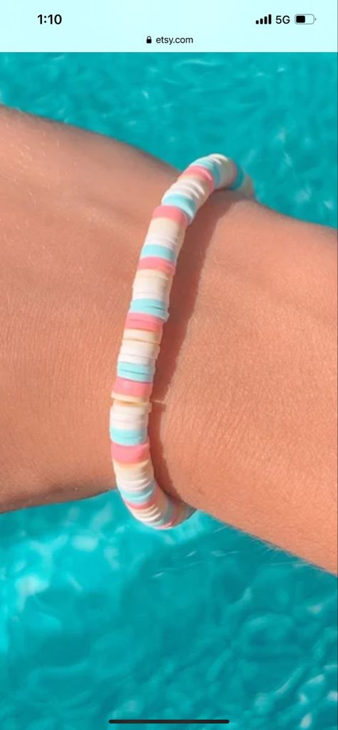 Clay Beaded Bracelets Preppy, Homemade Bracelets With Clay Beads Ideas, Flat Polymer Clay Bead Bracelet, Nice Clay Bead Bracelet Ideas, Clay Bead Bracelet Ideas Preppy Easy, Beaded Bracelets Flat Beads, Preppy Beads Bracelet, Aesthetic Preppy Bracelets, Clay Bracelet Ideas For Best Friends