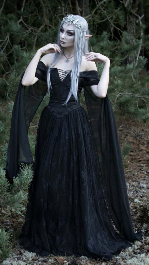 Gothic Dress Elegant Fairy, Black Elven Dress, Dark Fae Cosplay, Faerie Goth Aesthetic, Dark Fairy Aesthetic Clothes, Gothic Faerie, Fairy Goth, Gothic Fairy, Senior Prom