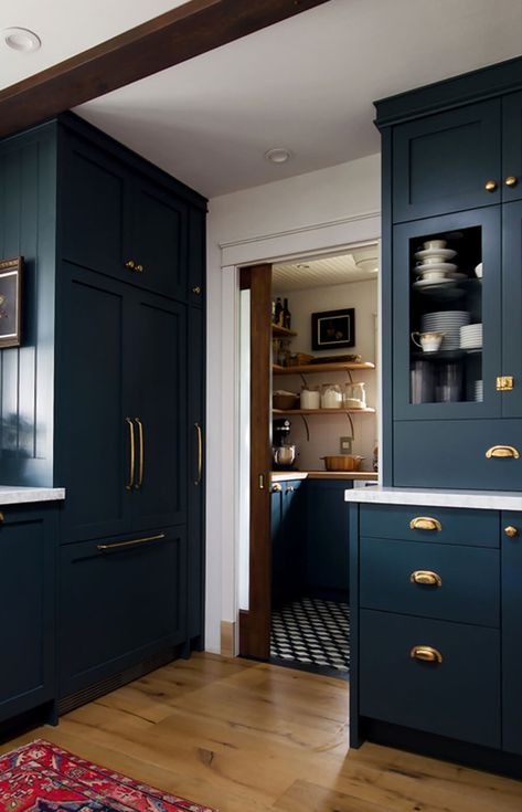 Spring Cleaning Kitchen, Navy Kitchen, Kitchen Decor Inspiration, Blue Kitchen Cabinets, Blue Cabinets, Kitchen Diner, Blue Kitchens, Counter Tops, Beautiful Kitchens