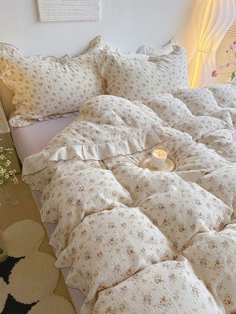 Double-layer gauze fabric is woven with two layers of cotton yarn US Single (3pcs) 1*Duvet cover 59*79" (150*200cm) 1*Flat sheet 70*90" (180*230cm) 1*Standard Pillow sham 19*29" (48*74cm) US Full  1*Duvet cover 79*90" (200*230cm) 1*Flat sheet 96*98" 2*Standard Pillow shams 19*29" US Queen / UK King 1*Duvet cover 86*94" (220*240cm) 1*Flat sheet 96*106" 2*Standard Pillow shams 19*29" * Natural cotton material that becomes softer with every wash.  * Machine washable in cold water with mild detergen Pink Green And White Bedroom, Bed Covers Aesthetic, Floral Dorm, White Apartment Decor, Bedroom With Carpet, Aesthetic Carpet, Carpets For Bedroom, Ruffle Duvet Cover, Coquette Floral