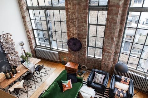 NYC Style London Loft Full Of Life And Colors | Decoholic London Loft Apartment, Eclectic Loft, Loft Apartment Decorating, Warehouse Apartment, Warehouse Loft, Converted Warehouse, Gravity Home, Loft Interior Design, Nyc Style