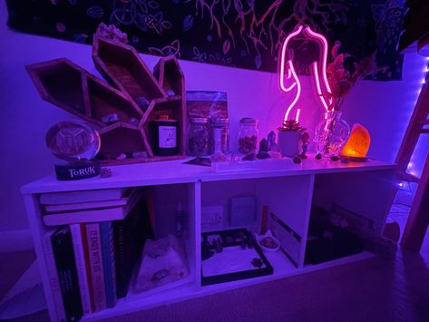 Nightcore Room, Spiritual Decor Ideas Home, Zen Den Meditation Rooms, Zen Room Ideas, Spiritual Room Ideas, Zen Living Room Ideas, Witchcraft Room, Zen Rooms, Zen Room Decor