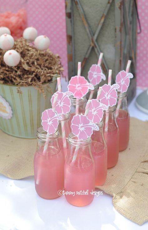 Hawaii Birthday Party, Flamenco Party, Lila Party, Beach Cookies, Hawaiian Party Theme, Pink Peppermint, Aloha Party, Hawaiian Party Decorations, Straw Flags