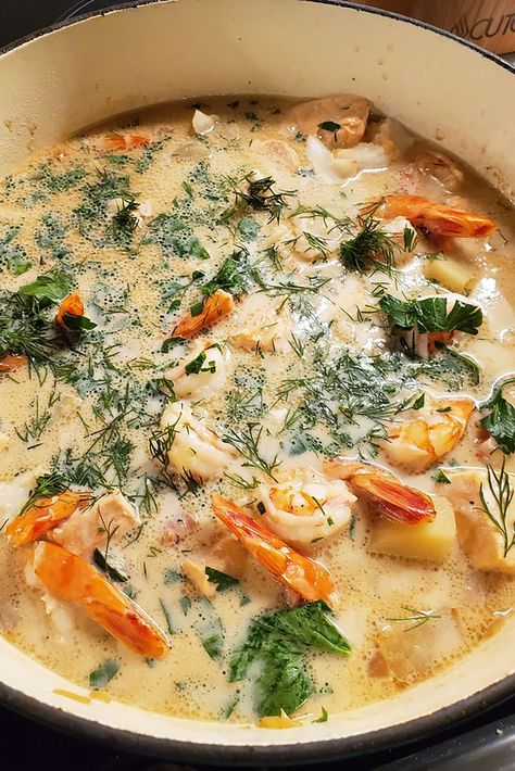 Irish Seafood Chowder Recipe, Best Seafood Chowder Recipe, Irish Soup, Chowder Recipes Seafood, Fish Chowder, Seafood Chowder, County Wicklow, Seafood Stew, Brown Bread