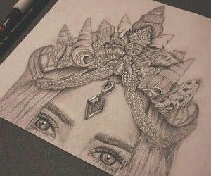 Mermaid Tattoo Designs, Crown Drawing, Women Drawing, Alien Drawings, Beach Tattoo, Mermaid Crown, Charcoal Sketch, Mermaid Tattoo, Royal Art