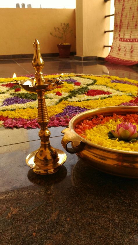 Onam festival pookalam Onam Festival Images, Onam Festival Snapchat, Kerala Onam Games, Onam Kerala Aesthetic, Onam Festival Kerala Photography, Onam Aesthetic Pics, Onam Aesthetics Moodboard, Onam Pictures Aesthetic, Onam Status Video