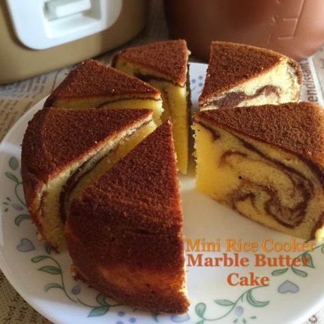 This is a small marble butter cake recipe that prepared using just a small hand whisk, and baked in a low-energy (200W)  mini rice cooker. N... Rice Cooker Cake, Mini Rice Cooker, Marble Cake Recipes, Rice Cooker Recipes, Arroz Frito, Zebra Cake, Butter Cake Recipe, Marble Cake, Almond Cookies