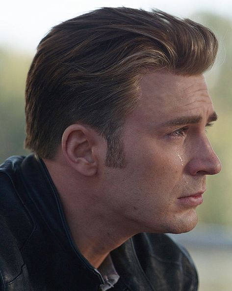 #chrisevans #handsome #steverogers #captainamerica  #avengersendgame.dailyevans is sharing instagram posts and you can see  pictures video posts and on this media post page. Chris Evans Endgame, Chris Evans Hairstyle, Chris Evans Haircut, Chris Evans Gifted, Chris Evans Girlfriend, Captain America Funny, Beard Suit, Chris Evans Smile, Chris Evans Tumblr