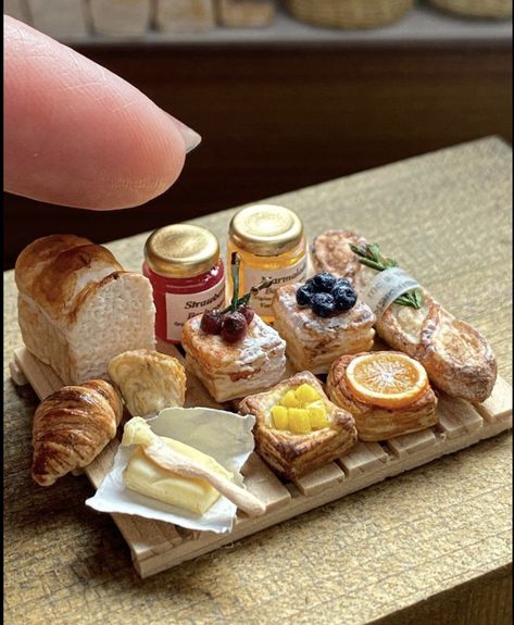 Clay Dollhouse, Miniture Food, Miniature Clay, Tokyo Design, Tiny Food, Clay Food, Clay Miniatures, Mini Things, Miniature Crafts