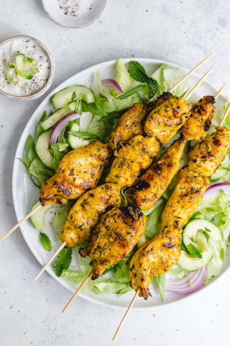 Grilled Chicken Skewers with Indian Marinade and Cucumber Raita (250 calories or 3 WW points) - Marinate chicken breast in this fragrant and flavor-packed Indian marinade for a delicious, summery Indian meal. Made with curry powder, turmeric, coriander, garlic, lemon, and cilantro, the marinade recipe infuses the chicken skewers with lots of rich, warm, complex flavor. Add a cool, refreshing cucumber raita (yogurt sauce) to round out the meal! Indian Chicken Marinade For The Grill, Indian Marinade, Easy Chicken Skewers, Chicken Skewers Marinade, Grilled Chicken Marinade Recipes, Bbq Chicken Marinade, Yogurt Curry, Chicken Spaghetti Casserole, Marinate Chicken