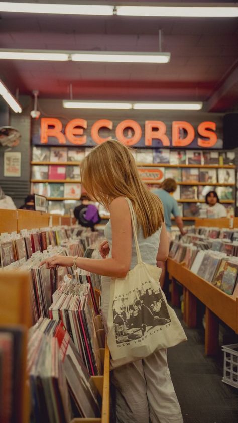 Vinyl Records Aesthetic, Records Aesthetic, Retro Photoshoot, Vinyl Record Shop, Vinyl Aesthetic, Vinyl Store, Grad Photoshoot, Aesthetic Music, Grad Pics