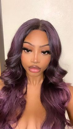 Plum Hair On Black Women, Black Women Purple Hair, Hair Color Ideas For Morena Dark Skin, Dyed Hair Dark Skin, Purple Hair On Brown Skin, Purple Hair Brown Skin, Plum Hair Color On Black Women, Dark Purple Hair Black Women, Purple Hair On Black Women