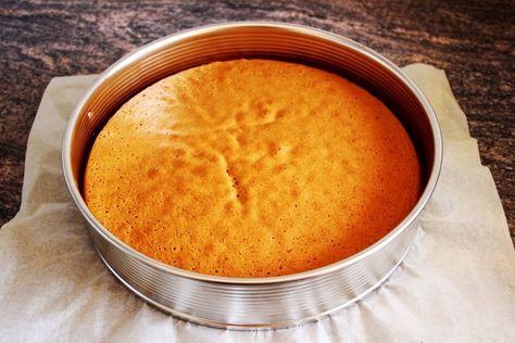 This basic sponge cake base recipe can be used for any cake. Easy sponge cake recipe for beginners. Watch the video how to make a sponge cake at home. Basic Sponge Cake, Cake Base Recipe, Home Made Cake, Cake At Home, Cake Base, Basic Cake, Sponge Cake Recipes, Food Cakes, Sponge Cake