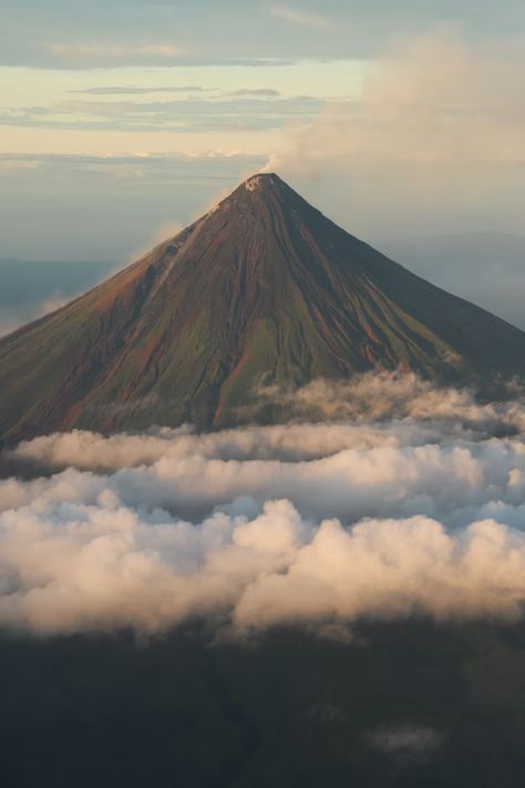 A very tall mountain surrounded by clouds in the sky photo – Free Mayon volcano Image on Unsplash Volcano In Philippines, Volcano Images, Volcano Wallpaper, Volcano Pictures, Volcano Photos, A Wallpaper Letter Love, Mayon Volcano, Nature Images Hd, Mountain Images