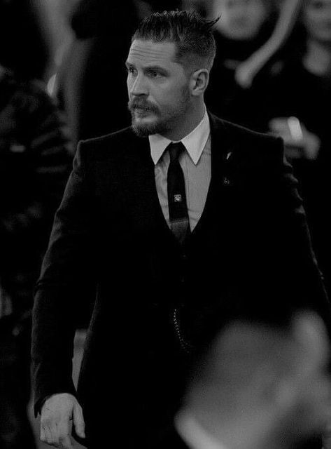 توم هاردي, Tom Hardy Pictures, Male Photoshoot, Tom Hardy Photos, Hollywood Men, Thomas Hardy, Men's Toms, Tom Hardy, Peaky Blinders