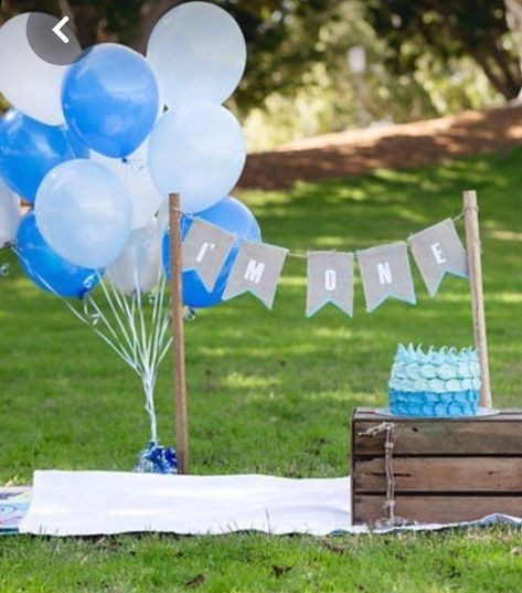 1 Year Birthday Photoshoot Theme, First Bday Picture Ideas, Baby Cake Smash Ideas, Cake Smash Decoration Ideas, Cake Smash Ideas Boy, Cakesmash Photoshoot Themes, Cake Smash Photoshoot Ideas, 1 Year Birthday Cake Ideas, 1st Birthday Boy Pictures