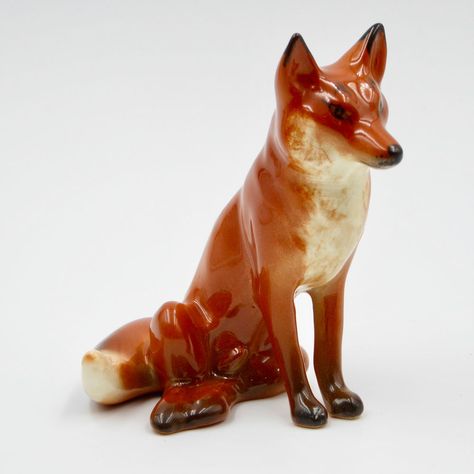 Beswick Fox Figurine 1748 Sitting Porcelain Reddish Brown Vintage #Beswick Mr And Mrs Fox, Fox Couple, Alice In Wonderland Series, Peter Rabbit Figurines, Porcelain Dress, Wade Whimsies, Fox Figurine, Beatrix Potter Figurines, Squirrel Figurine