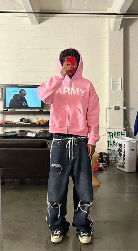 Men Wearing Pink Outfit, Converse Pink Outfit, All Star Outfit Men, 90s Black Men Fashion, Pink Hoodie Outfit, All Star Outfit, Tuff Fits, Black Men Street Fashion, Earthy Outfits