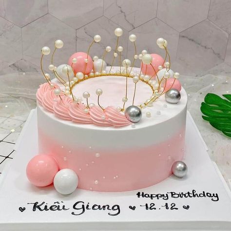 Photo Cake Topper, Eggless Cake Recipe, Pastel Birthday, Korean Cake, Crown Cake, Elegant Birthday Cakes, Simple Cake Designs, Birthday Cake Topper Printable, Cake Decorating Frosting