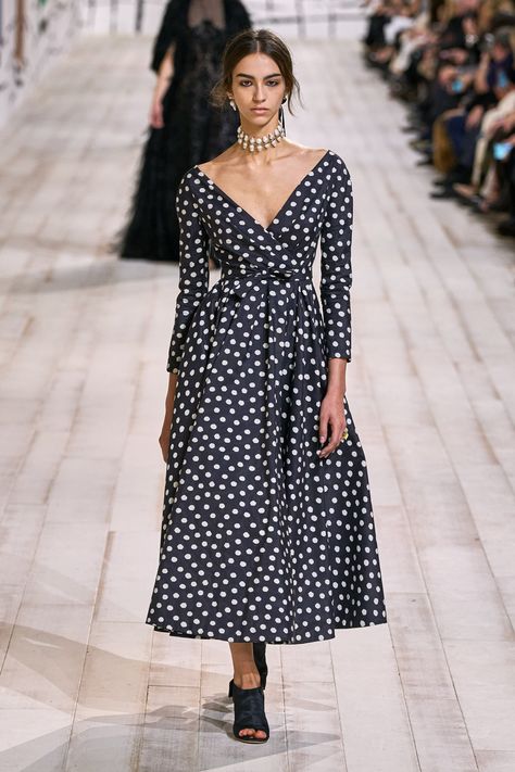 Christian Dior Spring 2024 Couture https://www.vogue.com/fashion-shows/spring-2024-couture/christian-dior/slideshow/collection#49 Dior Haute Couture, Spring Couture, Christian Dior Couture, Dior Couture, Romantic Dress, Spring 2024, Couture Collection, Polka Dot Dress, Dot Dress