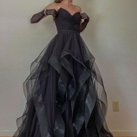 Masquerade Ball Aesthetic Dress, Masquerade Dresses Long, Aesthetic Masquerade Dress, Elegant Masquerade Dress, Masquerade Gowns Elegant, Masquerade Dress Aesthetic, Aesthetic Prom Dress Korean, Masquerade Outfit Ideas For Prom, Prom Masquerade Dress