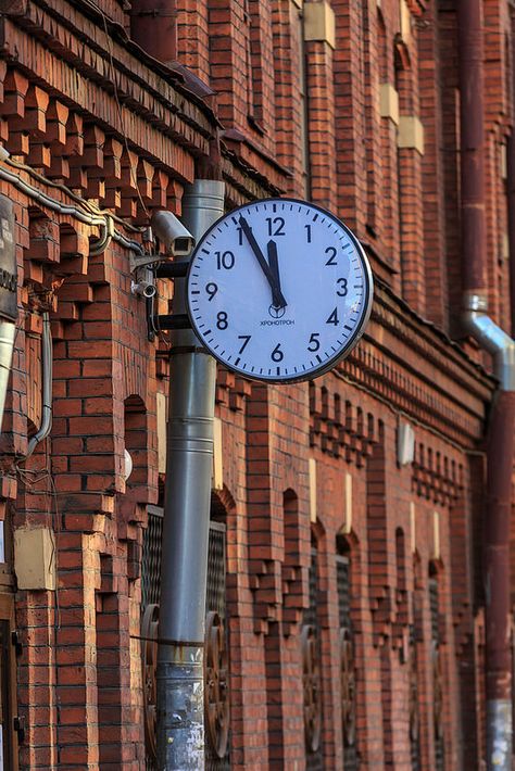 Big Clocks, Outdoor Clock, Somewhere In Time, Father Time, Old Clocks, Unique Clocks, Time Clock, Antique Clocks, Street Lamp