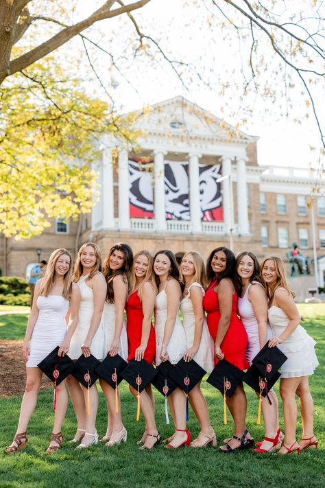 College Graduation Pictures Poses Group, Senior Group Pictures, Graduation Pictures Group, Large Group Graduation Pictures, Group Of 4 Graduation Pictures, Big Group Graduation Pictures, Graduation Group Photos, Graduation Group Pictures, Group College Graduation Pictures