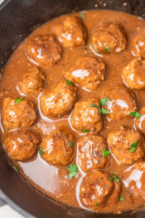 Meatballs And Gravy Recipe, Instant Pot Recipes Desserts, Easy Swedish Meatball Recipe, Swedish Meatball Recipe, Healthy Meatballs, Meatballs And Gravy, Tender Meatballs, Gravy Ingredients, Meatball Recipes Easy