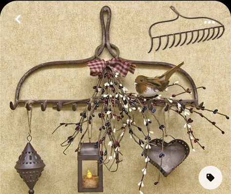 Old Rake Head Ideas, Rake Head Ideas, Rake Decor, Primitive Decor Ideas, Rake Head, Old Milk Cans, Garden Tags, Cow Decor, Diy Wall Art Decor