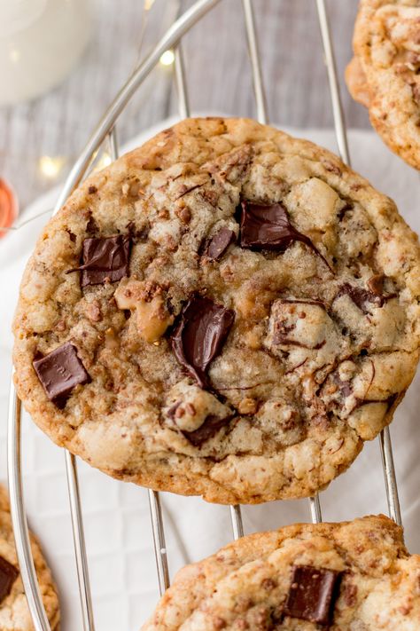 Coconut Hot Chocolate, Toffee Cookies, Cookies Chocolate, Chocolate Chunk, Chocolate Chunk Cookies, Homemade Chocolate, Cookies Recipes Chocolate Chip, Yummy Cookies, Clean Eating Snacks