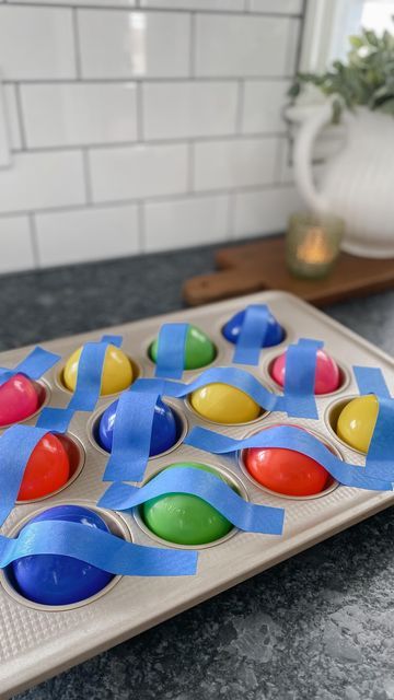 Katelyn Collier | That “Achievably Extra” Mom on Instagram: "MUFFIN PAN FINE MOTOR ACTIVITY! (I couldn’t think of a better name that didn’t sound super inappropriate 😅) This one is for all the babies out there and is perfect to get the littlest of fingers moving! All you need is a muffin pan, ball pit balls, and tape! Now, this will really separate babies into two groups: delicate vs destructive. Surprisingly, Mo fell into the delicate category with this one and we were able to reuse the tape Muffin Pan Activities, Muffin Tray Activities, Baby Art Crafts, Diy Toddler Toys, Ball Pit Balls, Fine Motor Activity, Occupational Therapy Activities, Baby Cupcake, Cupcake Tray