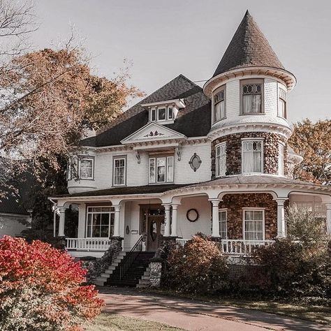 The Victoria | Hewson House on TikTok Modern Victorian House Exterior, Victorian House Aesthetic, Victorian Homes Aesthetic, Small Victorian Homes, Modern Victorian House, Victorian Tiny House, Victorian Homes Exterior, Old Money House, Old Victorian Homes