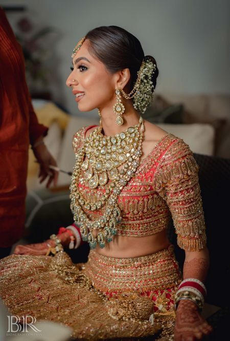 Wedding Ideas & Inspiration | Indian Wedding Photos Lehenga Jewellery, Neck Pieces Jewelry, Indian Wedding Photos, Red Lehenga, Indian Jewellery Design Earrings, Polki Jewellery, Indian Jewellery Design, Neck Piece, Jewelry Design Earrings