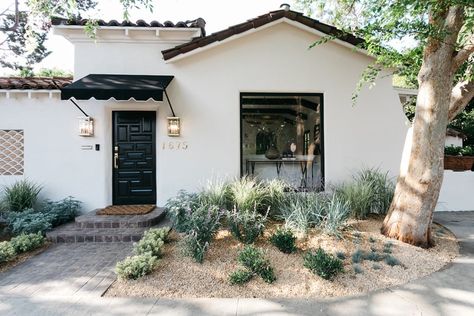 Small Spanish Style Homes Exterior, Spanish Ranch Style Homes, Backyard Stairs, Spanish Style Home Exterior, Spanish Style Exterior, Spanish Cottage, Mexico Homes, Beautiful Bungalow, Home Remodeling Exterior