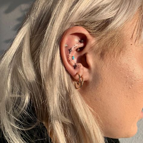 Tiny sparkle ear tattoos Ear Tattoos, Girly Tattoos, Feminine Tattoos, All Tattoos, Ear Tattoo, Diamond Earrings, Sparkle, Stud Earrings, Tattoos