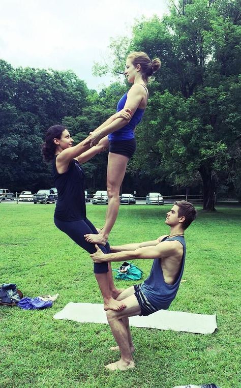 Three Person Yoga Poses, 3 Person Yoga Poses, 2 Person Stunts, Group Yoga Poses, How To Pose For Pictures, Acro Yoga Poses, Yoga Challenge Poses, Pose For Pictures, Partner Yoga Poses