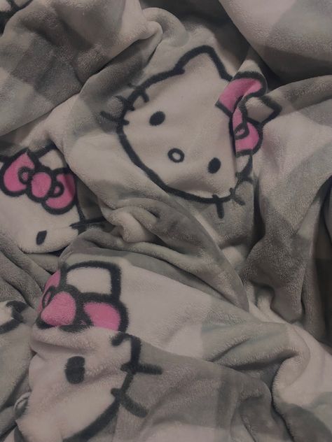 Hello Kitty Room Aesthetic, Hello Kitty Pillow, Hello Kitty Bed, Hello Kitty Blanket, Hello Kitty Cupcakes, Hello Kitty Rooms, Kitty Clothes, Cute Blankets, Hello Kitty Nails