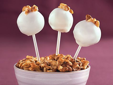 Bacon and walnuts mixed with Betty Crocker® SuperMoist® cake mix and cream cheese frosting gives you delicious pops – perfect dessert for a crowd. Portable Desserts, Maple Walnut Cake, Dessert For A Crowd, Maple Cake, Portable Dessert, Betty Crocker Cake Mix, Betty Crocker Cake, Cake Mix Ingredients, Dessert Recipes For Kids