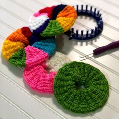 Loom Knitting Scrunchies, Loom Knit Scrunchies, Loom Knit Projects, Knitting Loom Projects, Loom Knitting For Beginners, Loom Knitting Pattern, Knit Loom, Round Loom Knitting, Circle Loom