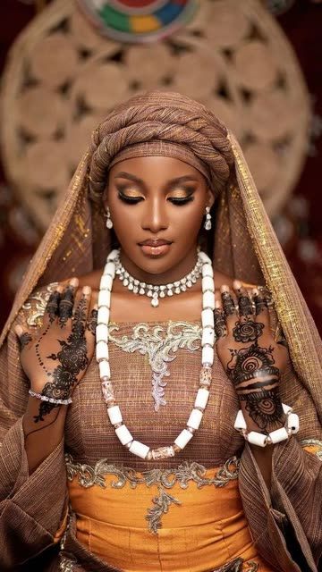 View this Snap from We Post Weddings on Snapchat! Nigerian Pre Wedding Photoshoot, Babban Riga, Pre Wedding Photoshoot Poses, Chitenge Dresses, Hausa Bride, Hausa Wedding, Nigerian Wedding Dress, Igbo Wedding, Nigerian Bride