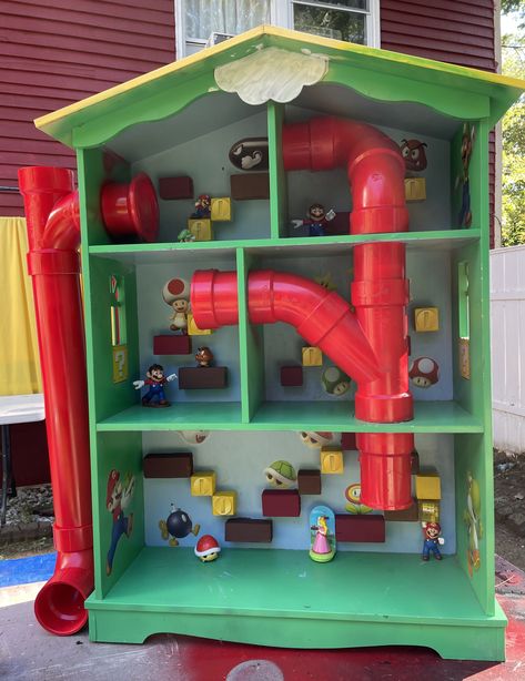 Mario Bros Doll House, Super Mario Shelves, Mario Playset Diy, Dollhouse For Boys Diy, Super Mario Doll House Diy, Diy Mario Dollhouse, Diy Super Mario Dollhouse, Mario Doll House, Boy Dollhouse Diy