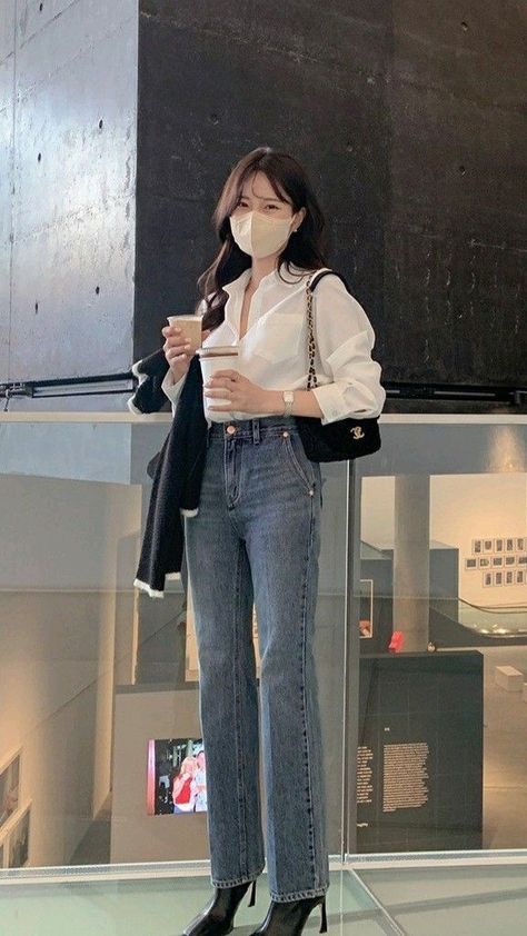 Office Trendy Outfit, Korean Classy Outfits For Women, Korean Professional Outfits Women, Jeans Formal Outfit, Simple Professional Outfits, Korean Smart Casual Outfit, Journalist Outfit Reporter, Elegant Korean Outfit, Korean Outfits Elegant