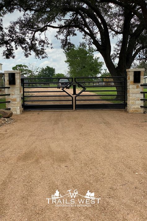 Front Entry Gates Driveways, Property Entry Gates, Ranch Entry Gates Iron, Custom Gates Metal, Metal Entry Gates, Ranch Gates Entrance Ideas Metal, Barndominium Driveway, Ranch Gate Entrance, Gated Entrance Driveway